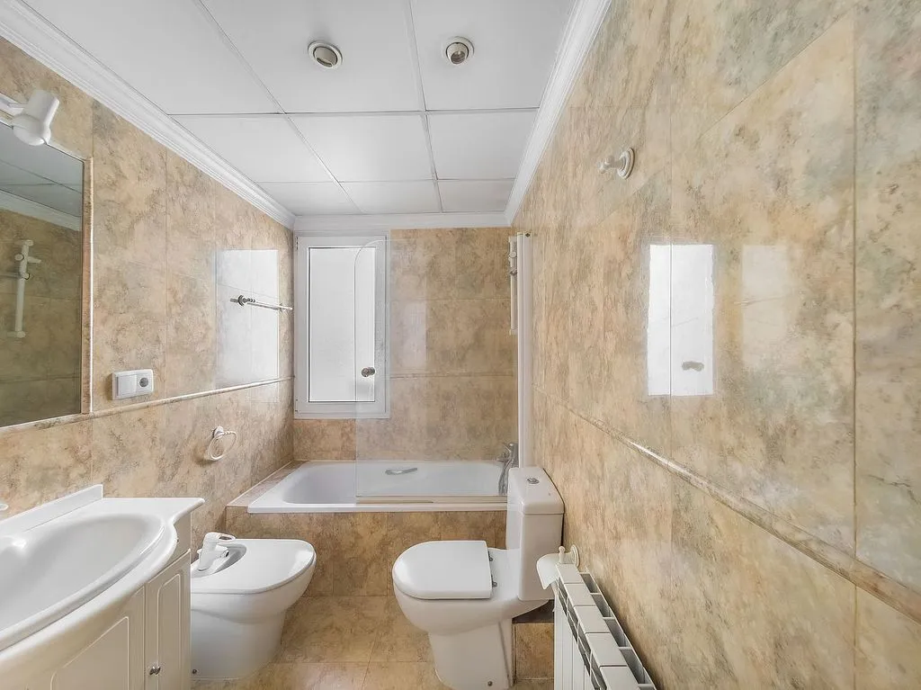 Salles de bain - Apartment with Air Conditioning in Retiro, Madrid