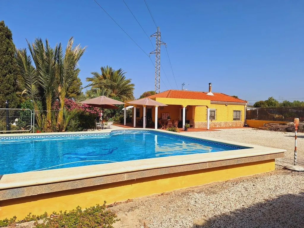Bassein - Detached House with Pool in Alicante