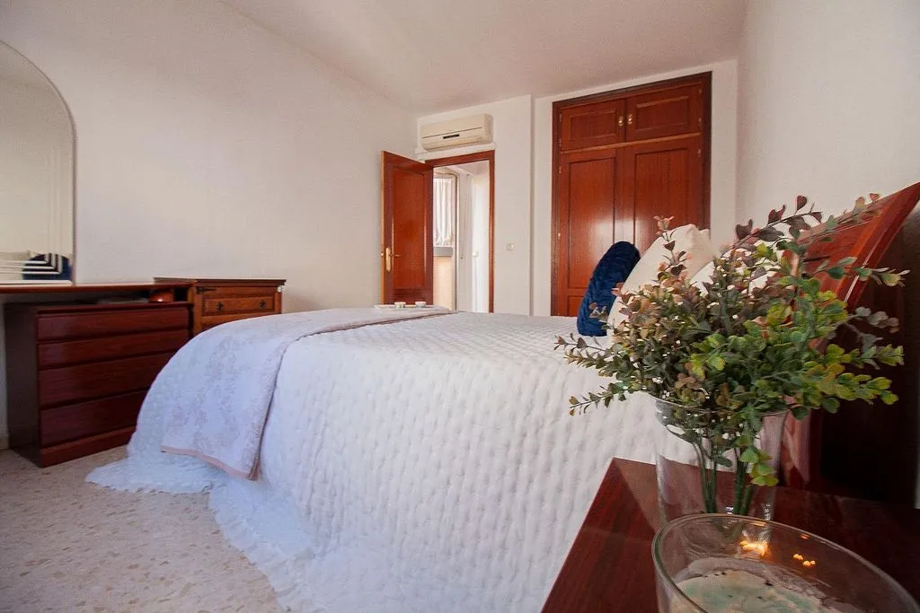 Bedrooms - Chalet with Air Conditioning in La Rinconada