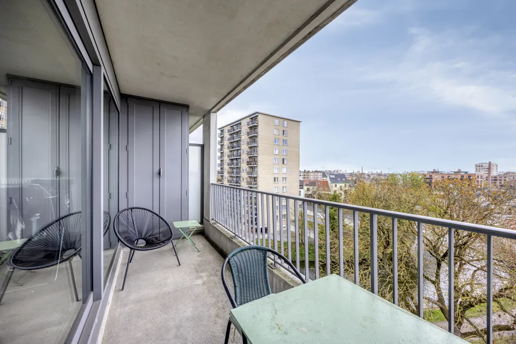 Balcon - Appartement Lumineux avec Terrasse à la Sixième Étage