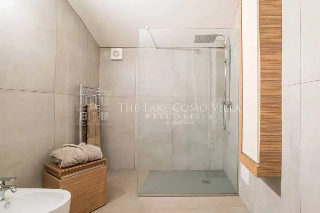 Salles de bain - Luxury Apartment with Private Garden in Menaggio