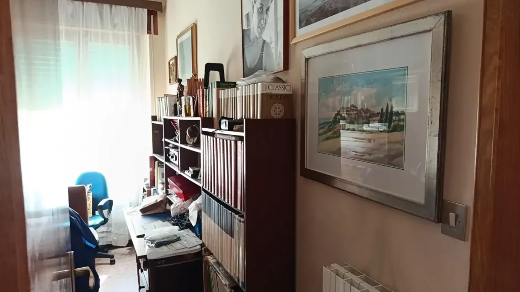 Bureau - Spacious Apartment with Terrace in Rosignano Solvay