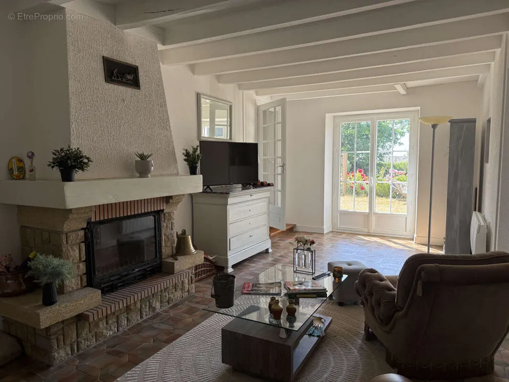 Séjour - Maison Rénovée avec Parc à Crezancy-En-Sancerre