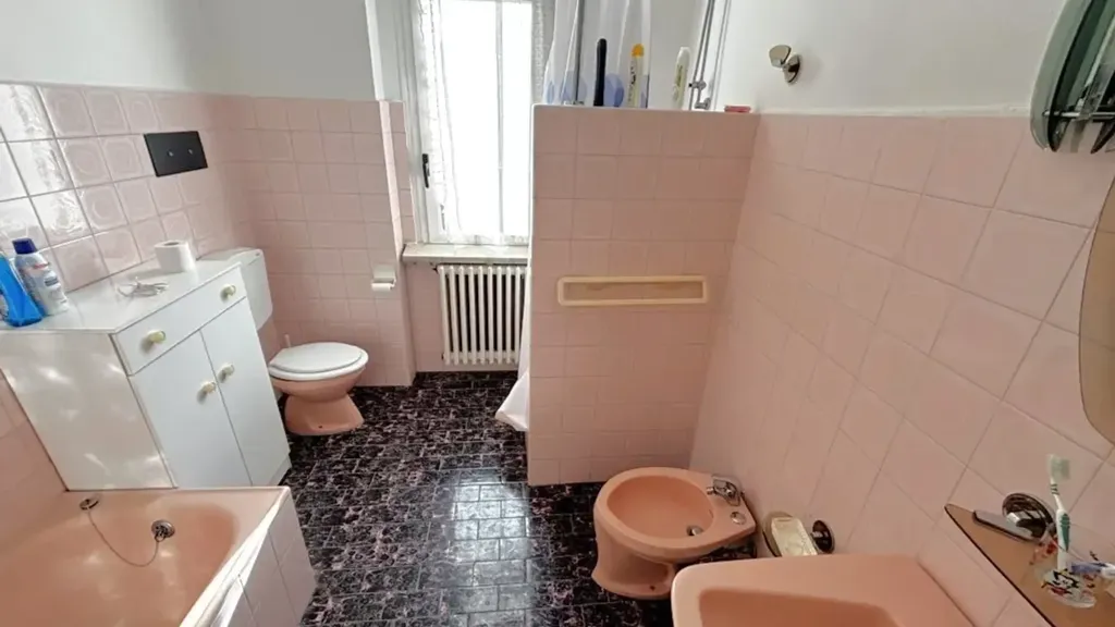 Salles de bain - Bifamiliar Villa with Garden in Clusane, Iseo