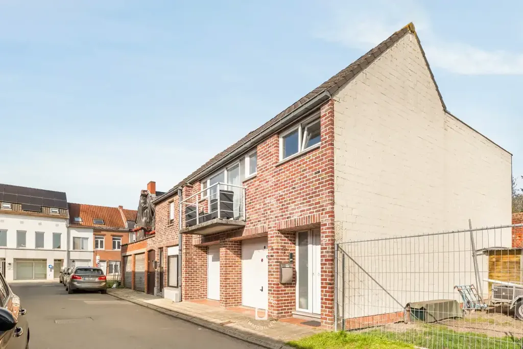 Extérieur - Maison Bien Entretenue avec 2 Garages à Ninove