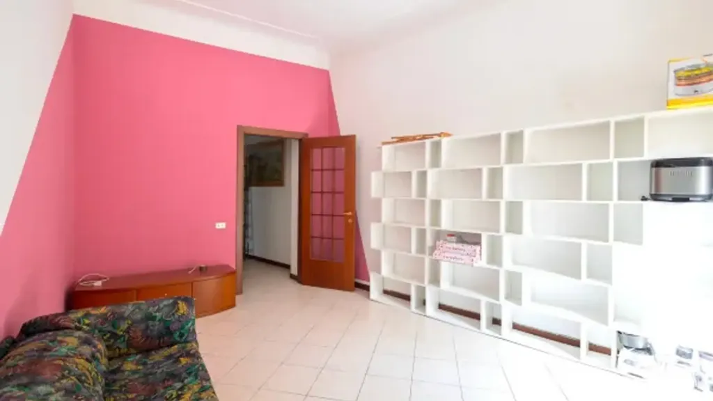Living Room - Spacious Triplex in Historic Building, Milan