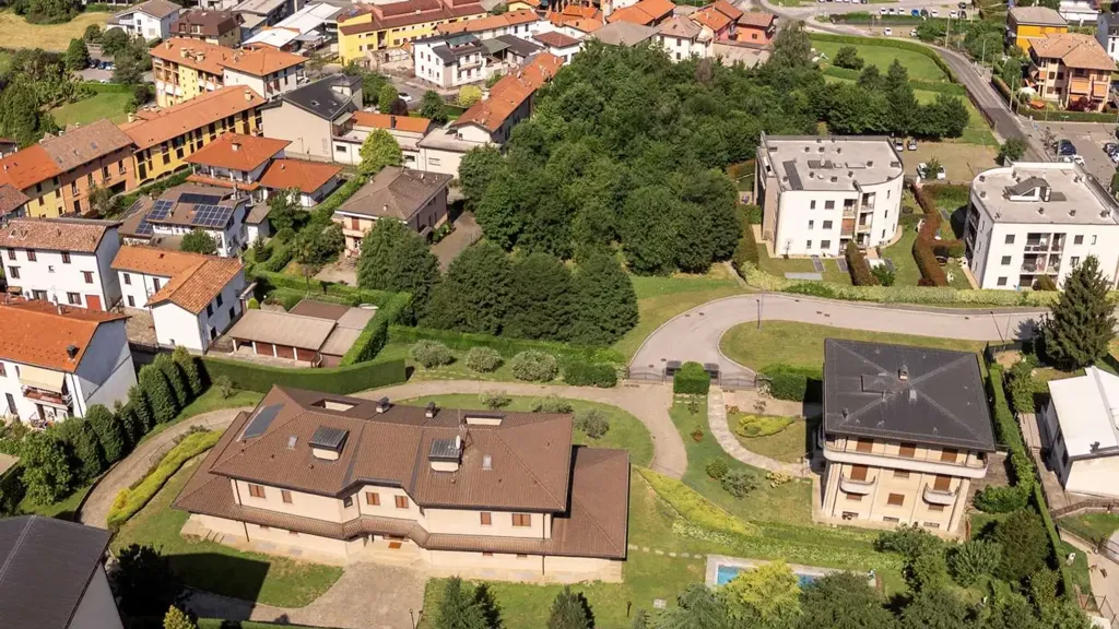 Õhuvaade - Luxury Villa with Private Garden in Cantù