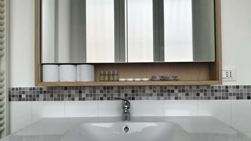 Bathrooms - Furnished Studio in Quiet Area, Milan