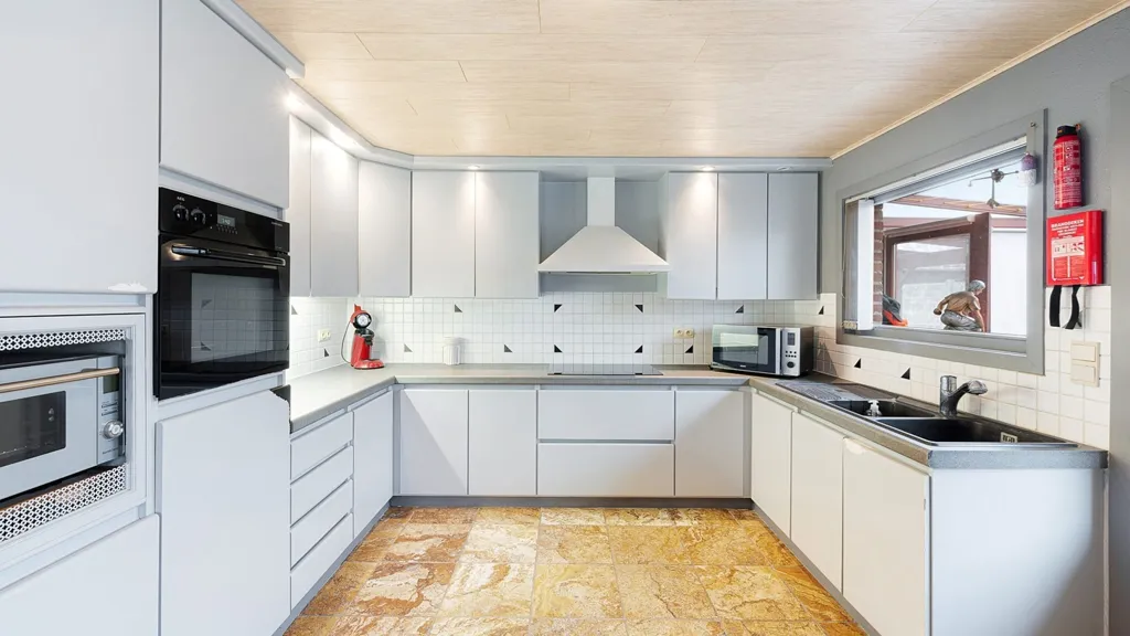 Kitchen - Bungalow-Villa with Pool in Lissewege