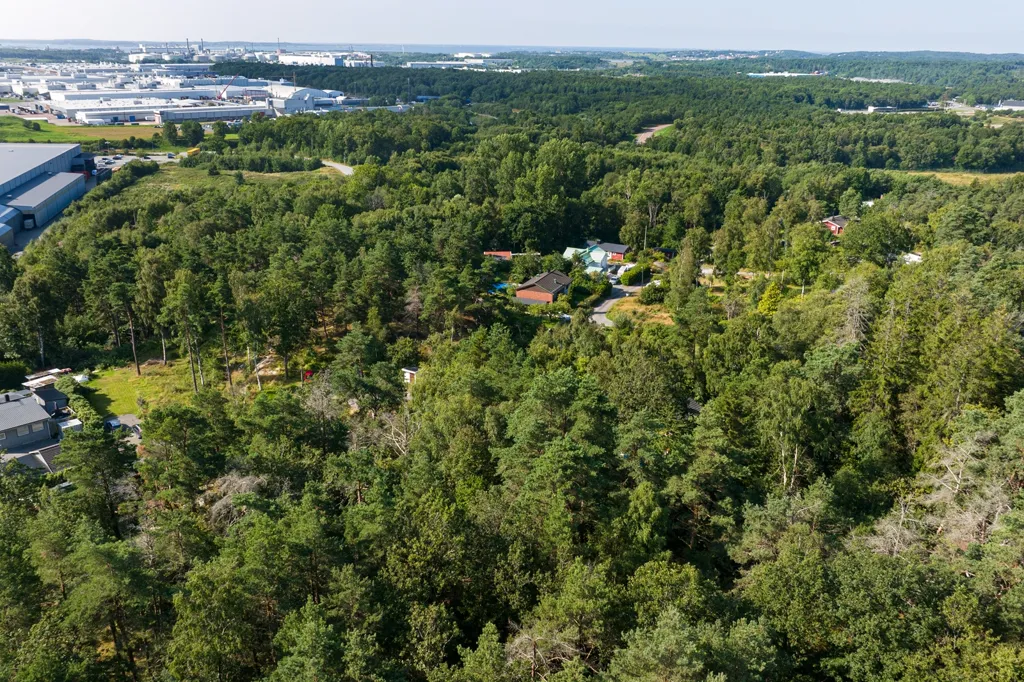 Õhuvaade - Detached Plot with Nature View in Göteborg