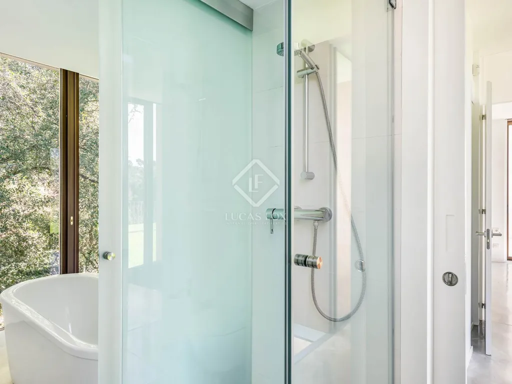 Vannitoad - Minimalist Villa with Infinity Pool in El Golf, Sant Cugat