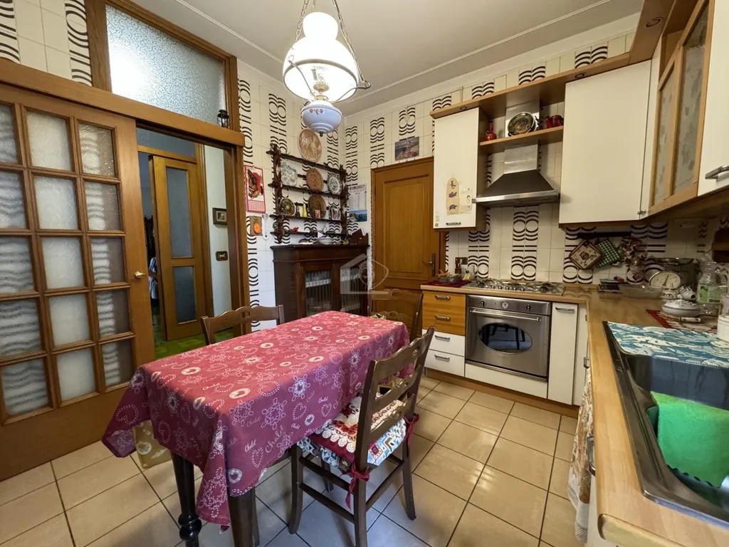 Salle à manger - Spacious Apartment with Balconies in Suzzara