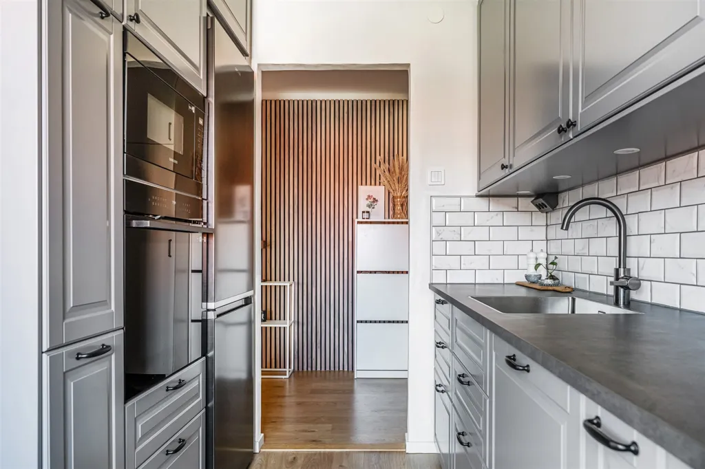 Köök - Renovated Two-Bedroom Flat with Balcony in Malmgården