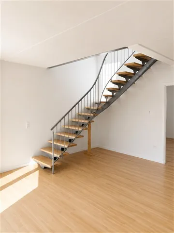 Stanze - 5-Room City Centre Apartment with Balcony