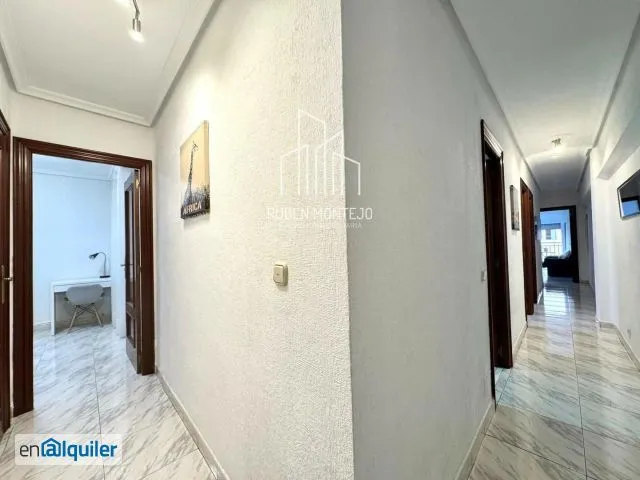 Esik - Student Flat with Terrace near Corte Inglés
