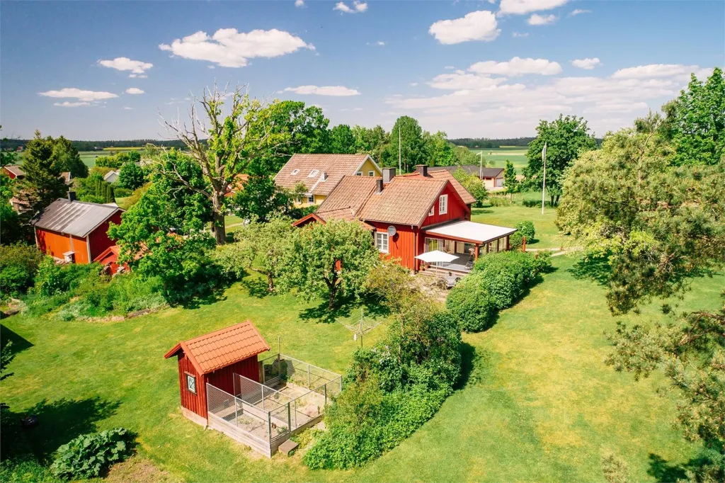 Vue aérienne - Charming Red Villa with Countryside View in Jula