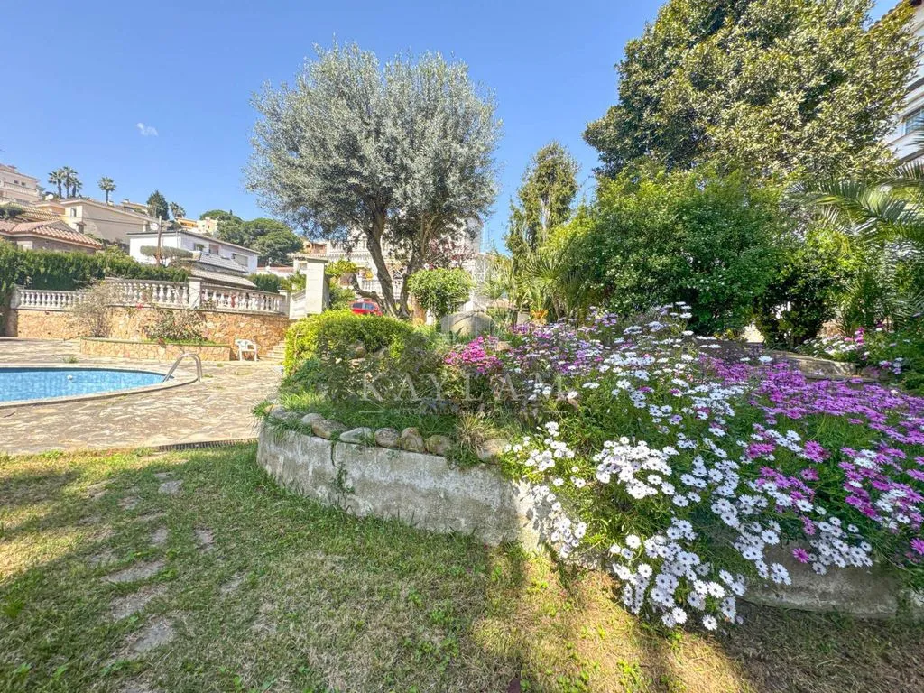 Aed - Luxury Villa with Pool in Lloret de Mar