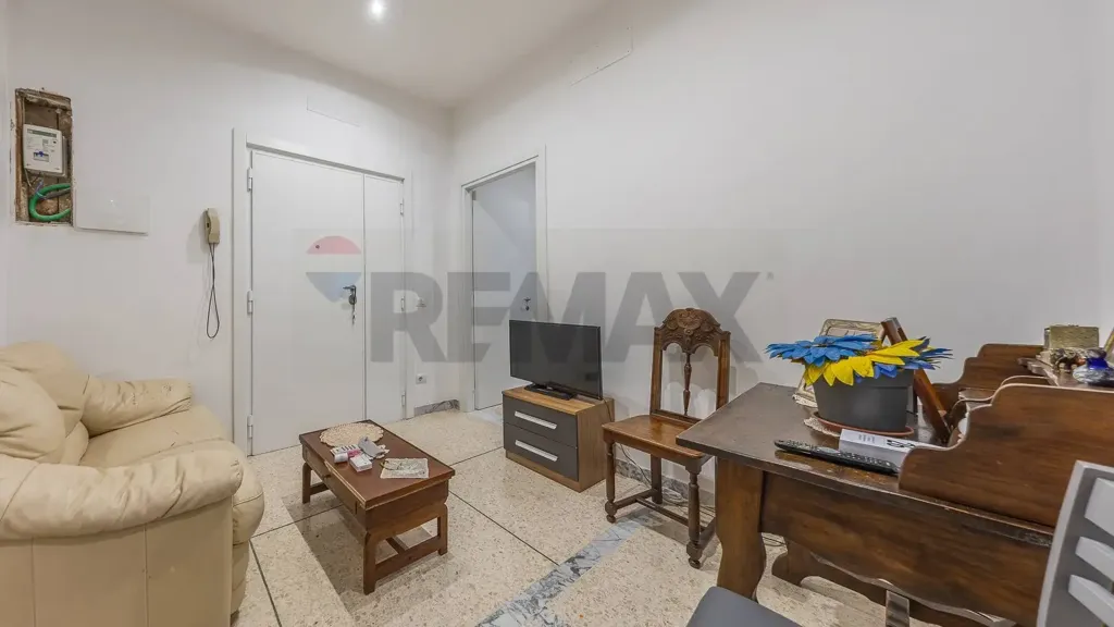 Elutuba - Ristruttured Flat with Ascender in Appio Latino, Rome