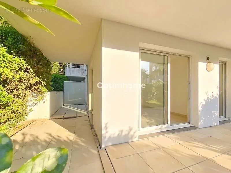 Terrass - 3-Bed Flat with Terrace in Carquefou Centre