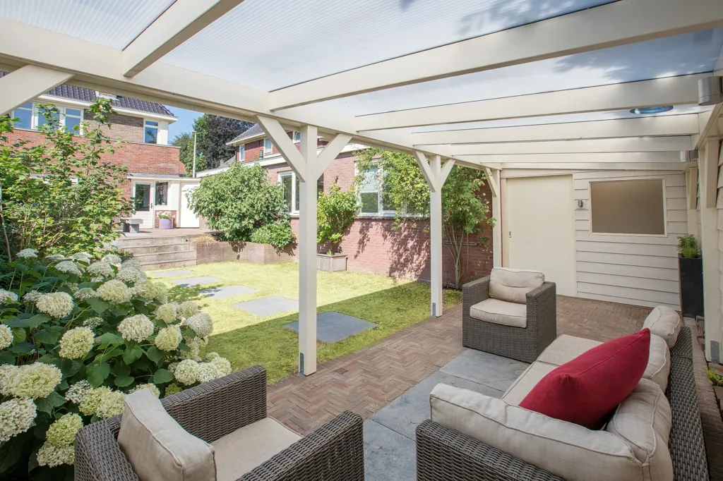 Terrass - Semi-detached House with Office Space in Arnhem