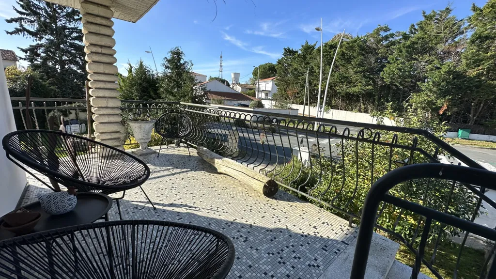 balcony