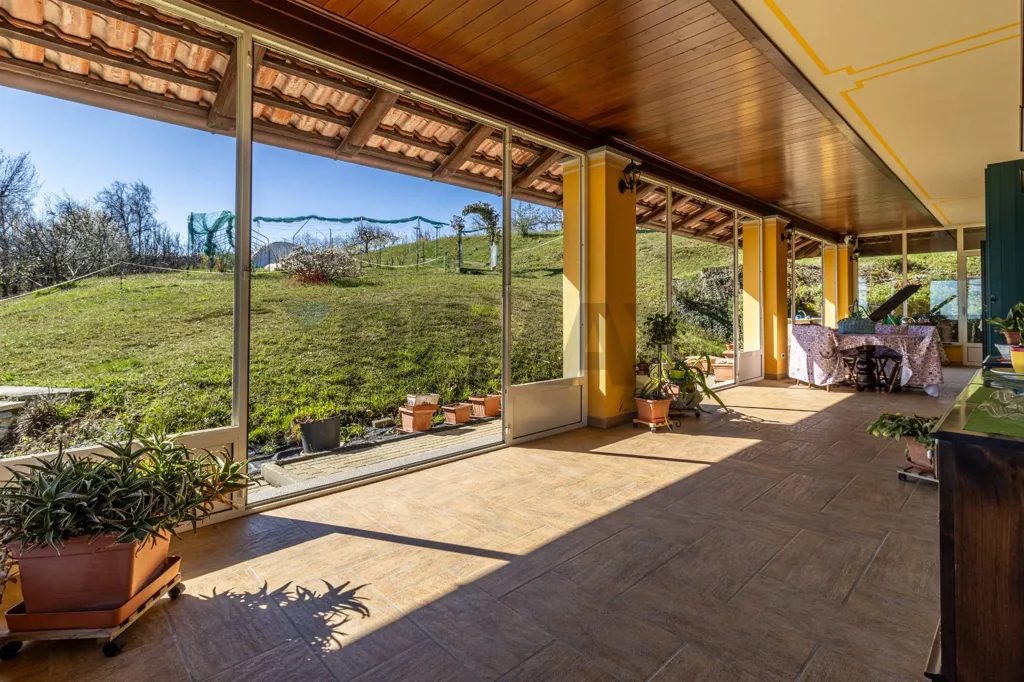 Terrazza - Villa indipendente con parco privato a Magnano