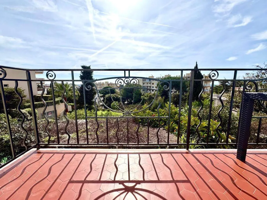 Rõdu - Charming 3-Bed Flat with Balcony in Cannes