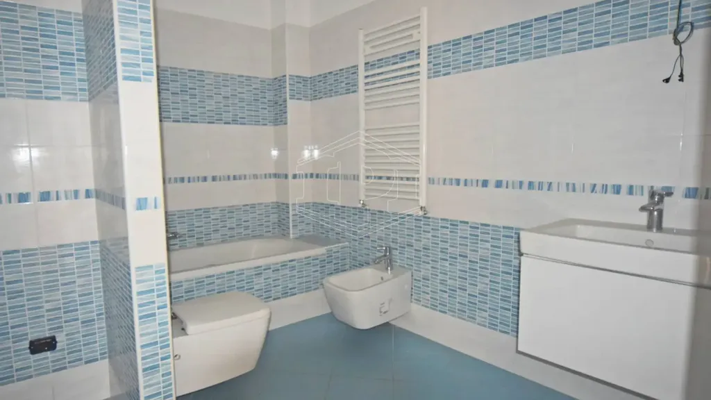 Salles de bain - New 4-Bedroom Apartment with Terrace in Albenga