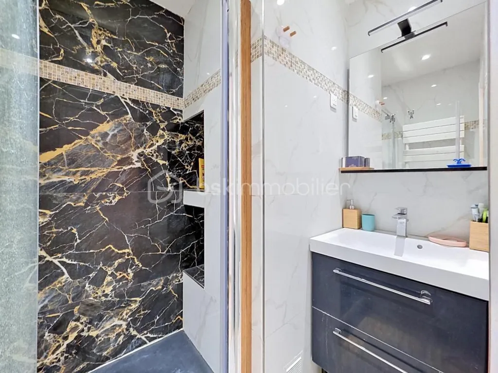 Salles de bain - Appartement Rénové avec Parking au Blanc-Mesnil