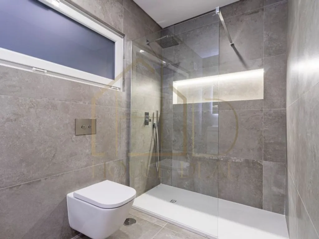 Vannitoad - Luxury House with Solar Panels in Seixal