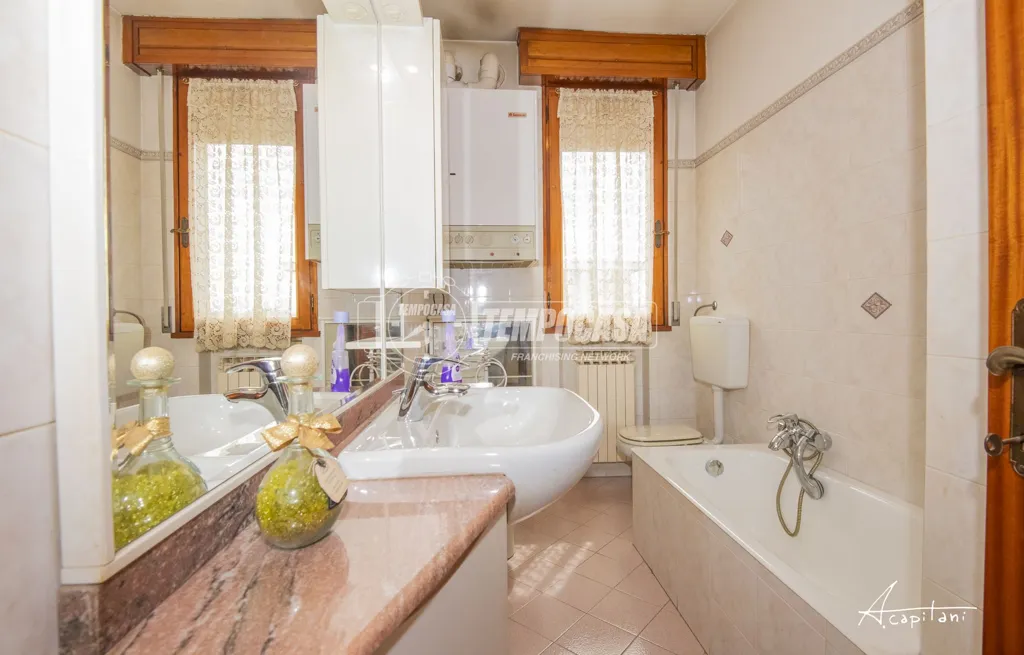 Vannitoad - Spacious Apartment with Balcony in Modena