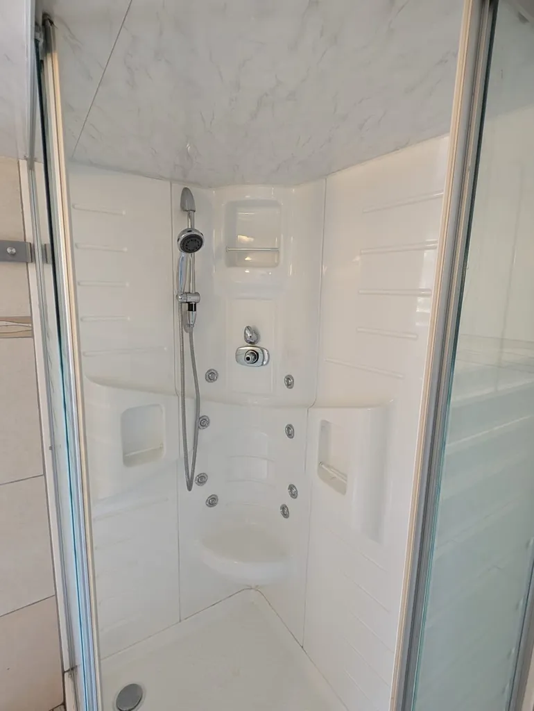 Salles de bain - Maison de 5 Chambres avec Jardin à Welkenraedt
