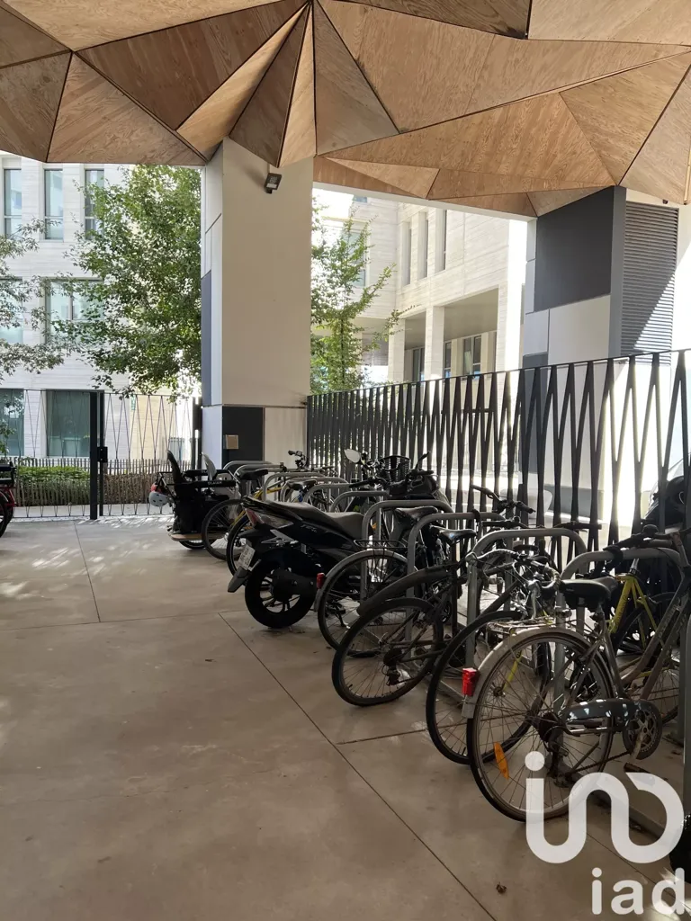 Garage - Appartement Récemment Construit avec Balcon à Nantes