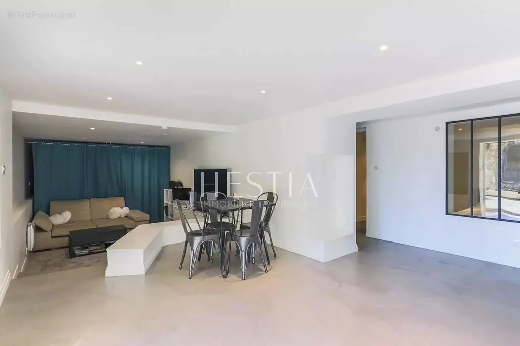 Séjour - Maison de Luxe avec Piscine à Crépieux-la-Pape