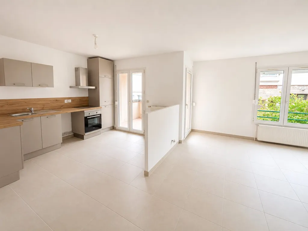 Kitchen - Refurbished Flat with Balcony in Andrézieux Centre