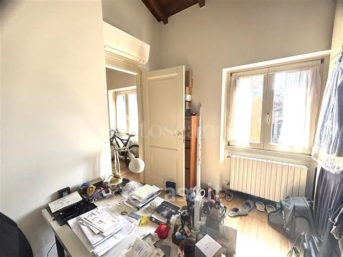 Bureau - Rearranged Triplex with Parking in Corso Cavour, Verona