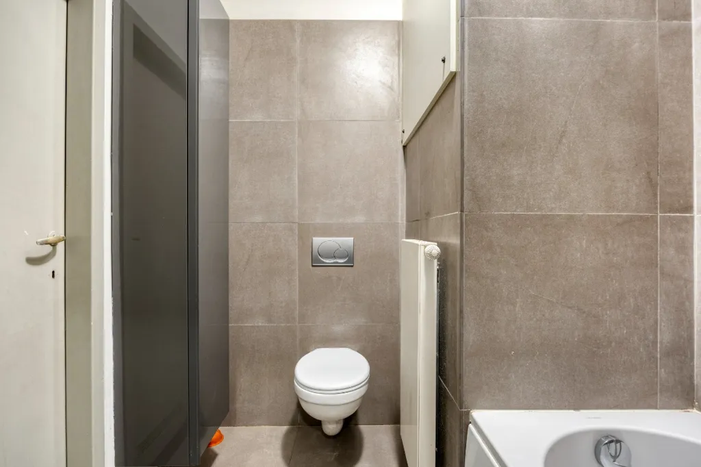Salles de bain - Appartement Spacieux avec Vue Sud-Ouest près de Malines