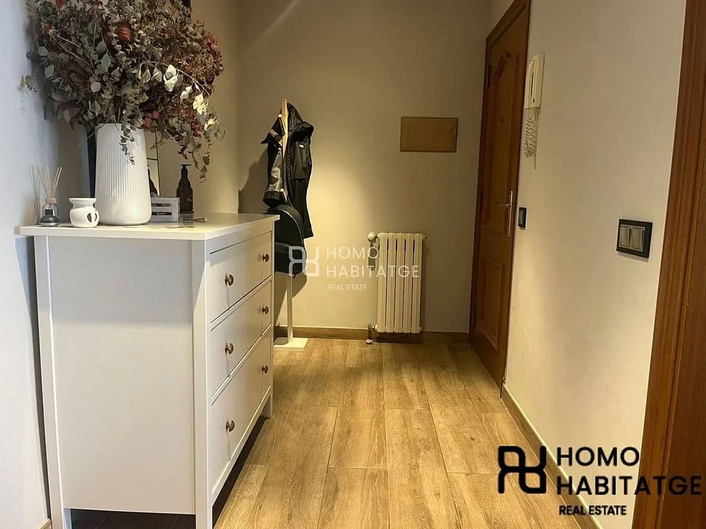 Esik - Modern Flat with Balcony in Egara, Terrassa