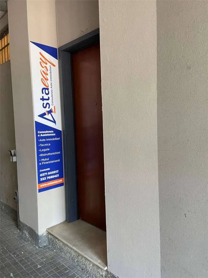 Esik - Three-Bedroom Auction Property with Balcony in Mulazzano