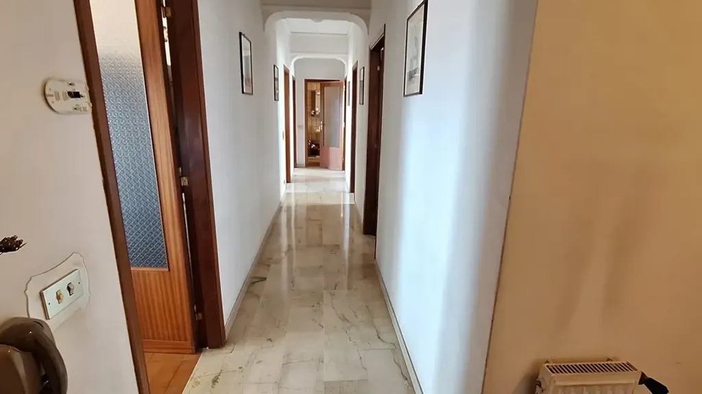 Entrée - Spacious Apartment with Balcony in Messina