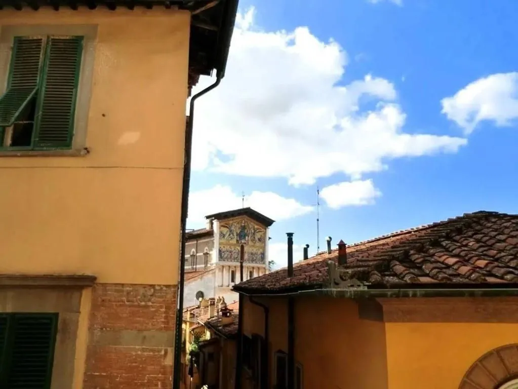 Rõdu - Luxury Flat with Historic Views in Lucca