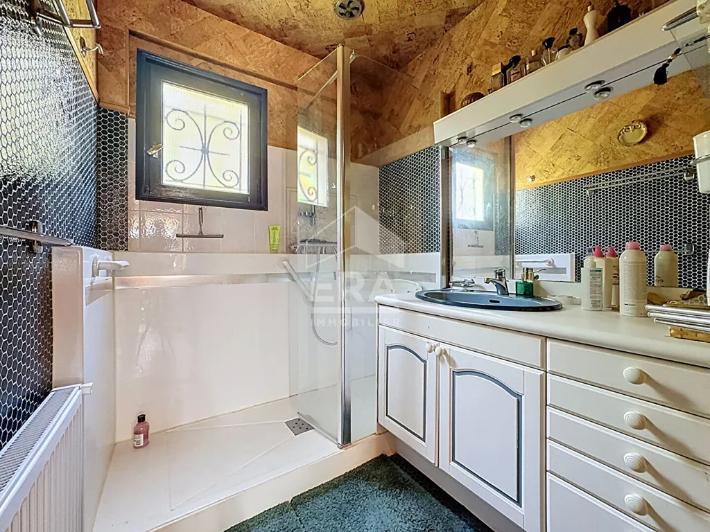 Bagni - Ground Floor House with Garden in Étréchy