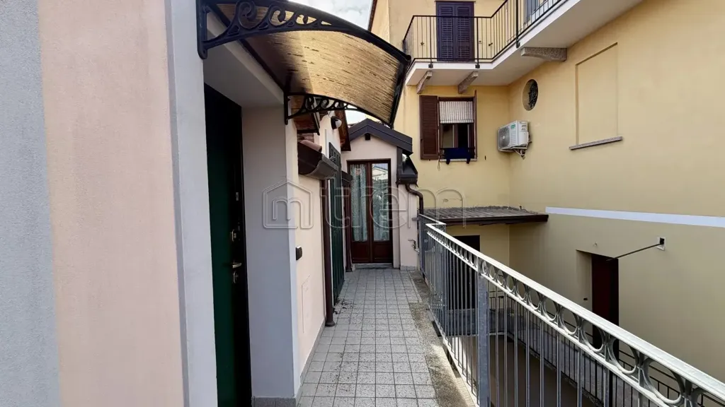 Aed - Mansarded Flat with Balcony in Arese
