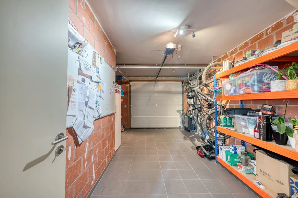 Garaaž - Semi-Open House with Garden near Centre