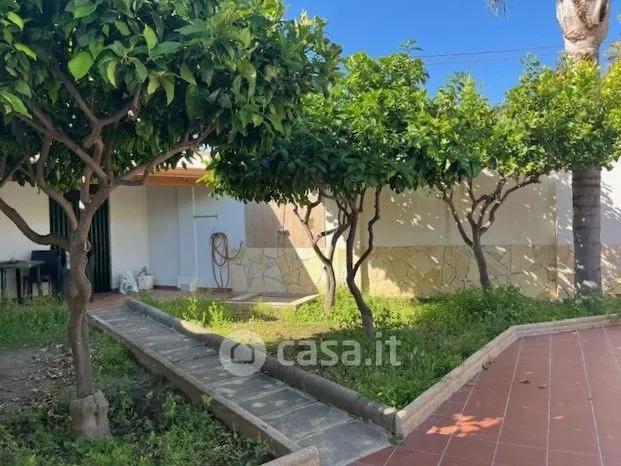Aed - Rustic Villa with Garden in Saponara