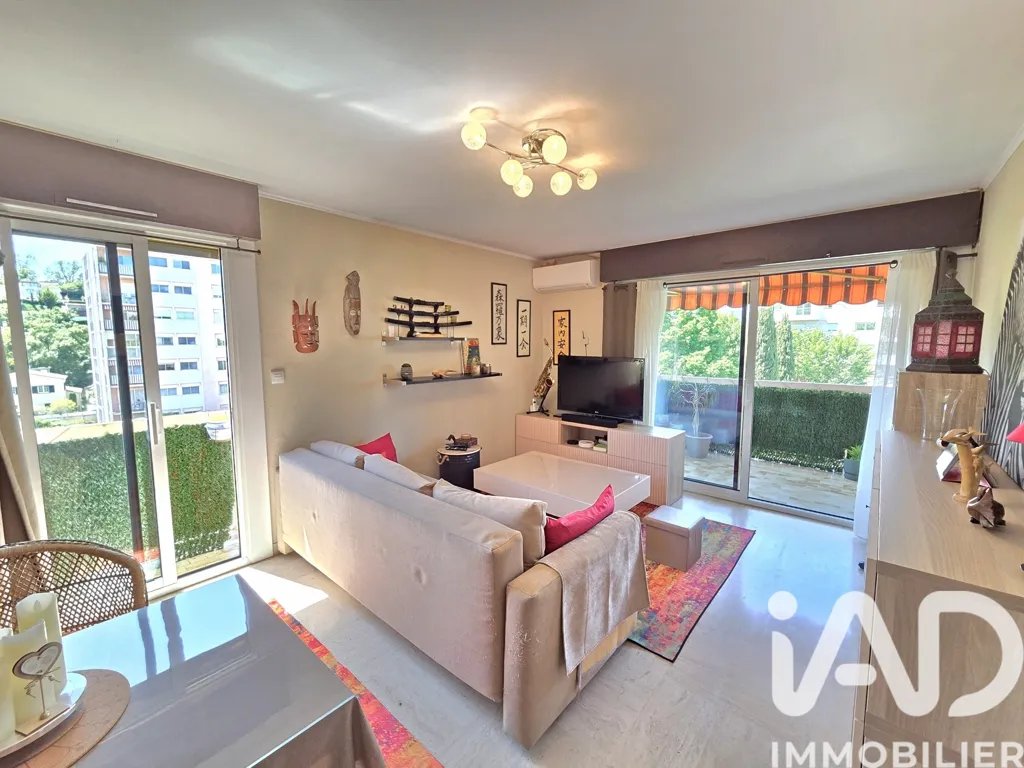 Elutuba - 3-Bed Flat with Terrace in Nice