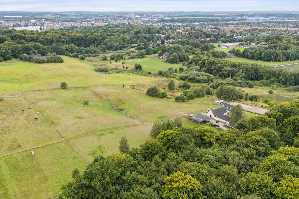 Õhuvaade - Villa with Equestrian Facilities in Hillerød