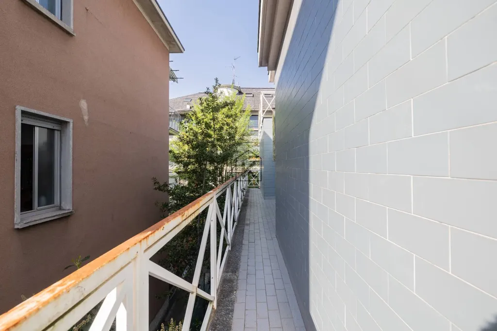 Balcony - Luxury Villa with Private Garden in Milan