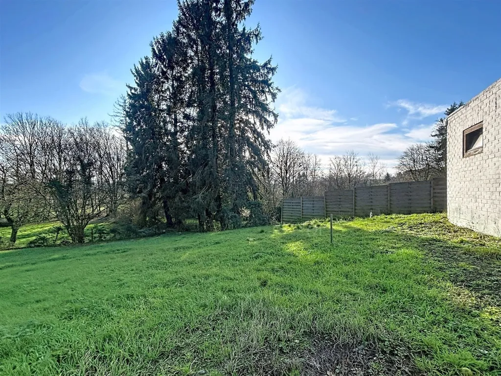 Giardino - Three-Fronted House with Garden in Biesme-Sous-Thuin