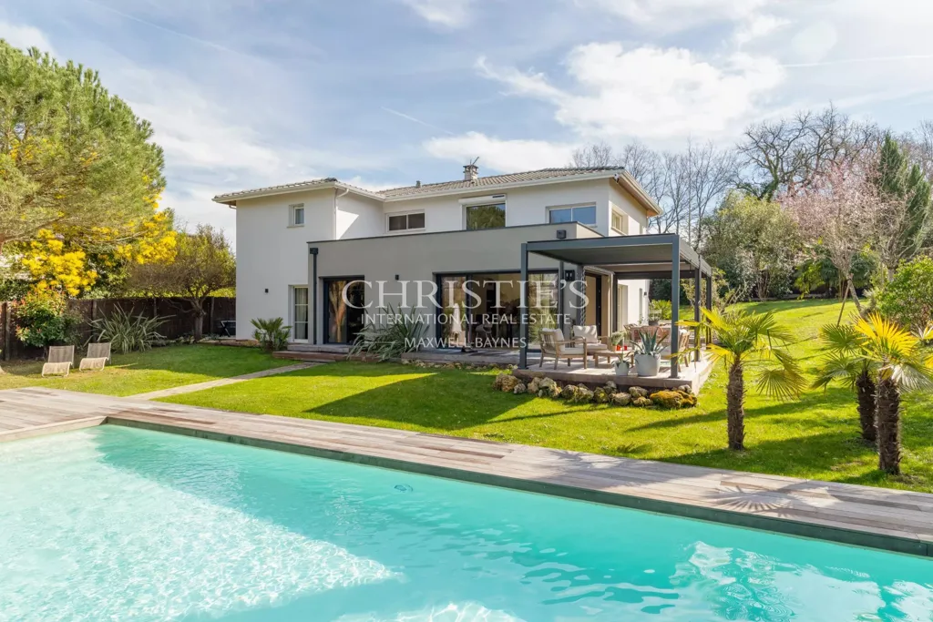 Bassein - Renovated House with Pool in Bouliac